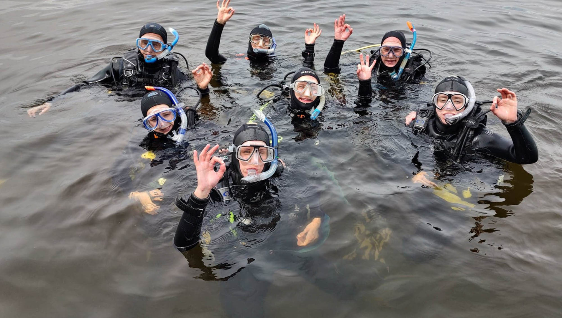 Til je duikvaardigheden naar een hoger niveau met de Advanced Open Water cursus. Verken diepere wateren, leer navigeren en ontdek nieuwe duikavonturen.