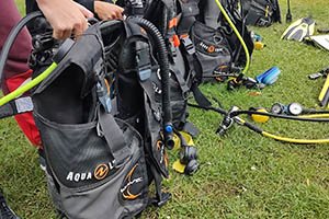 Huur eenvoudig een complete duikset bij Het Duikhuis in Rotterdam, Utrecht, Zeeland of Amsterdam. Hoogwaardige uitrusting voor een zorgeloze duikervaring.