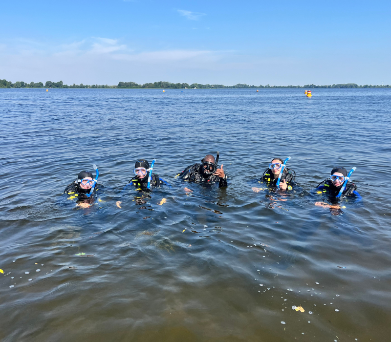 In het water snorkelen in Zeeland